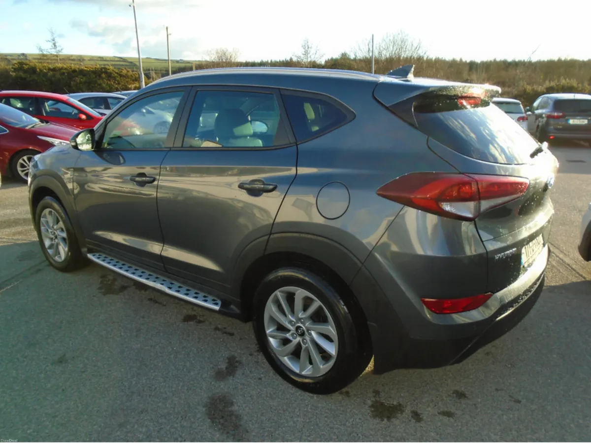 Hyundai Tucson 1.7 EXECUTIVE 5DR - Image 4