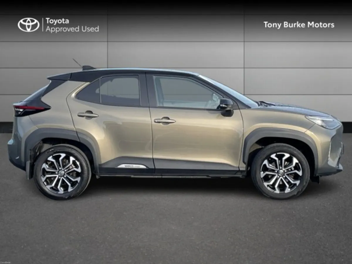 Toyota Yaris Cross LunaSport - BiTone - 1.5 Hybrid - Image 3