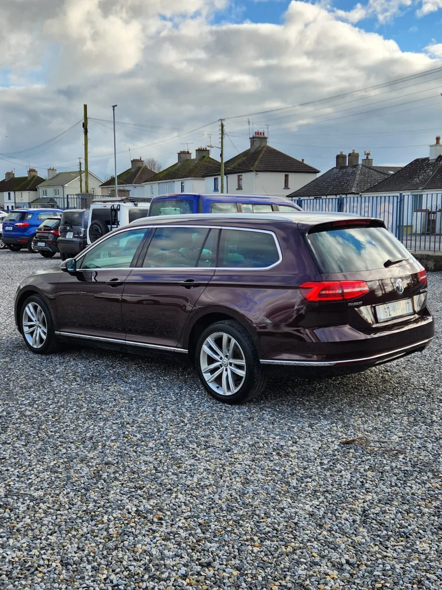 Volkswagen Passat Highline Estate 2.0TDI - Image 2