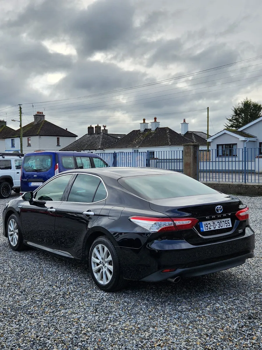 Toyota Camry Hybrid - Image 4
