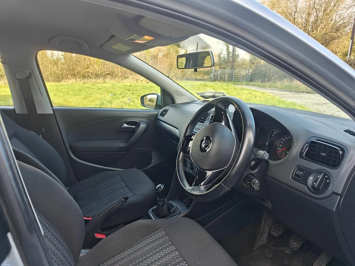 Volkswagen Polo 2015 - Image 2