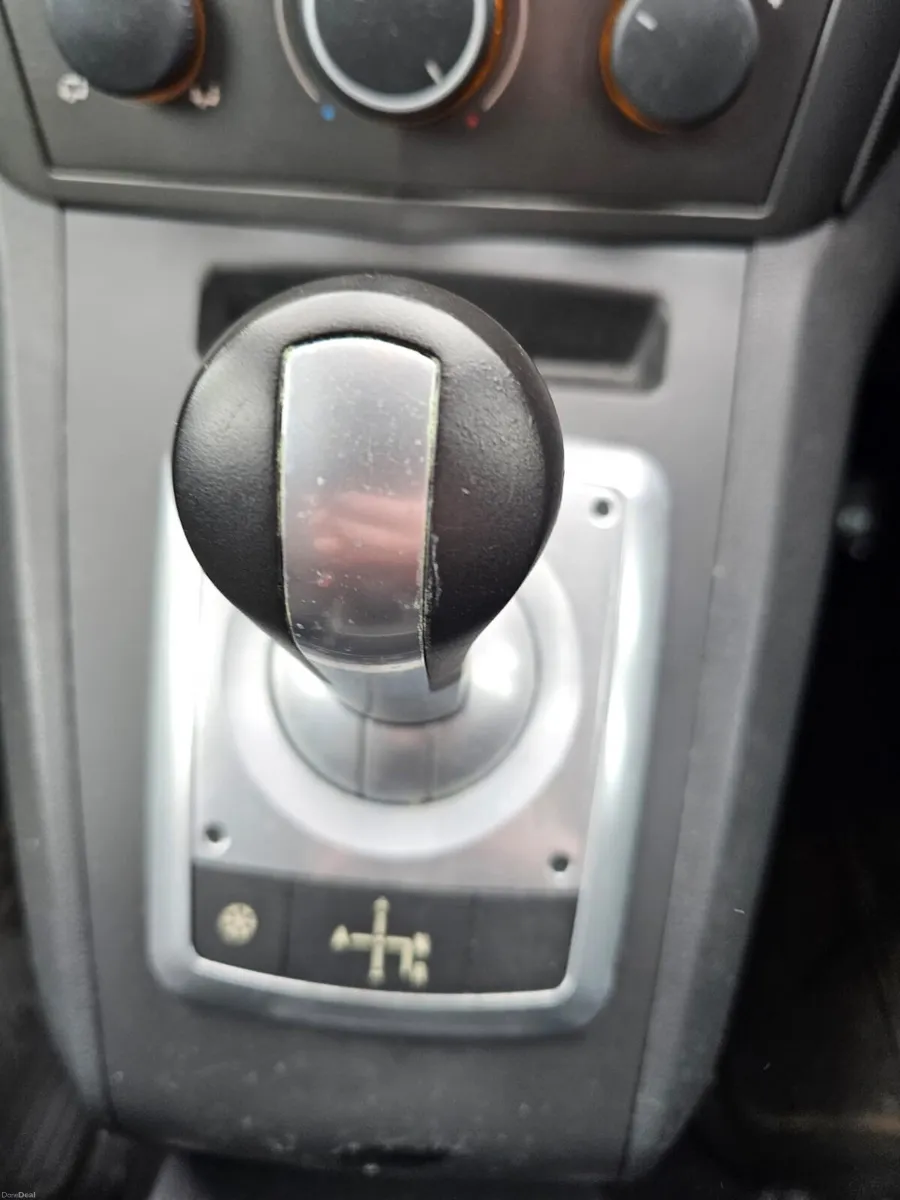 Automatic opel zafira automatic   €599 no offers - Image 1