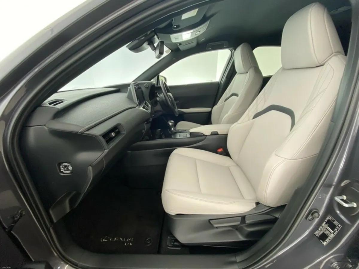 Lexus UX Dynamic - Image 2