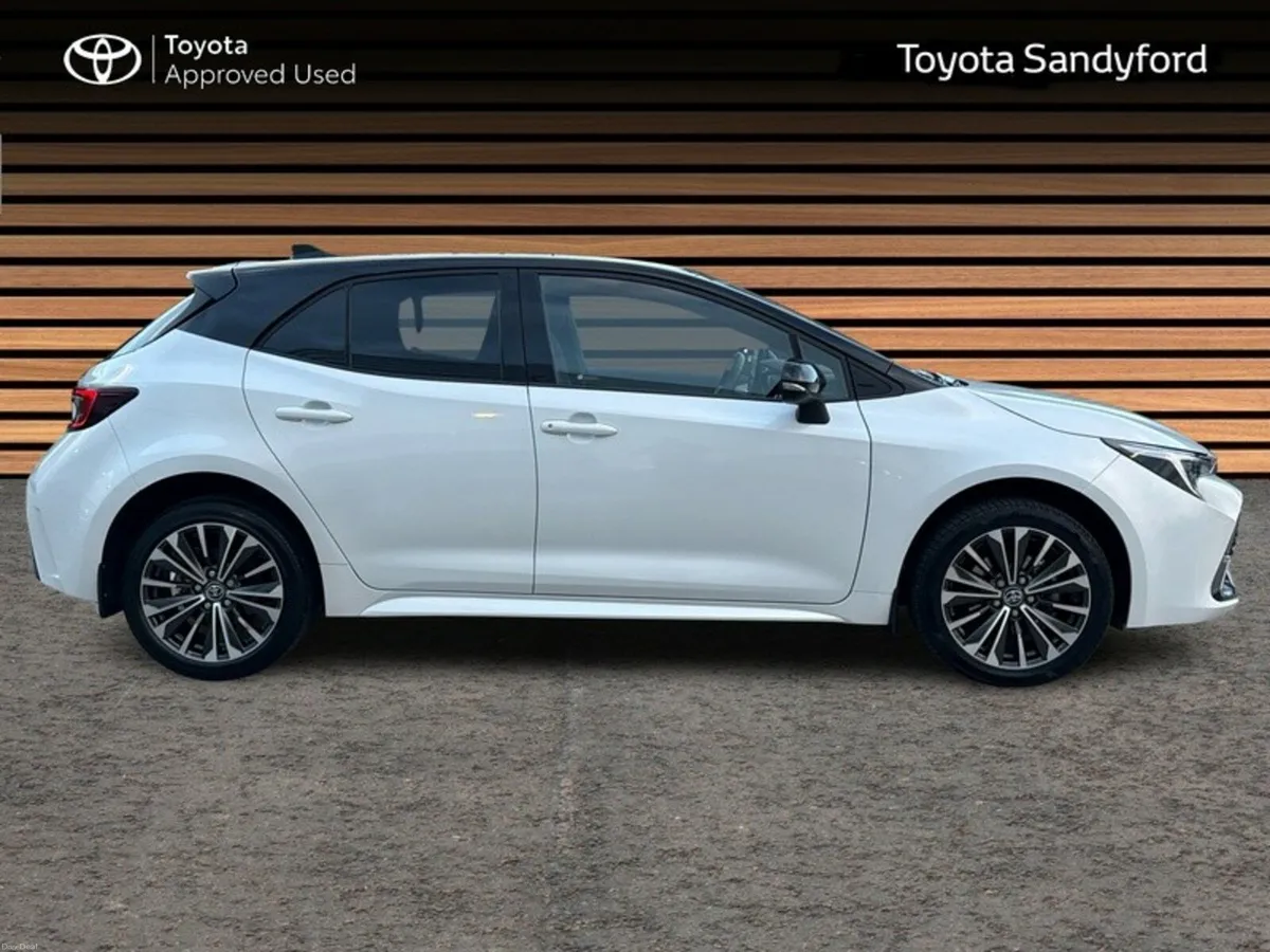 Toyota Corolla LUNA SPORT HATCHBACK // AIR CON // - Image 3
