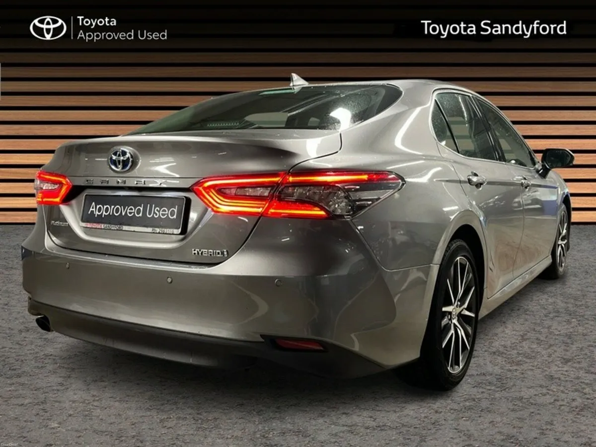 Toyota Camry HYBRID PLATINUM AUTO // FULL LEATHER - Image 2
