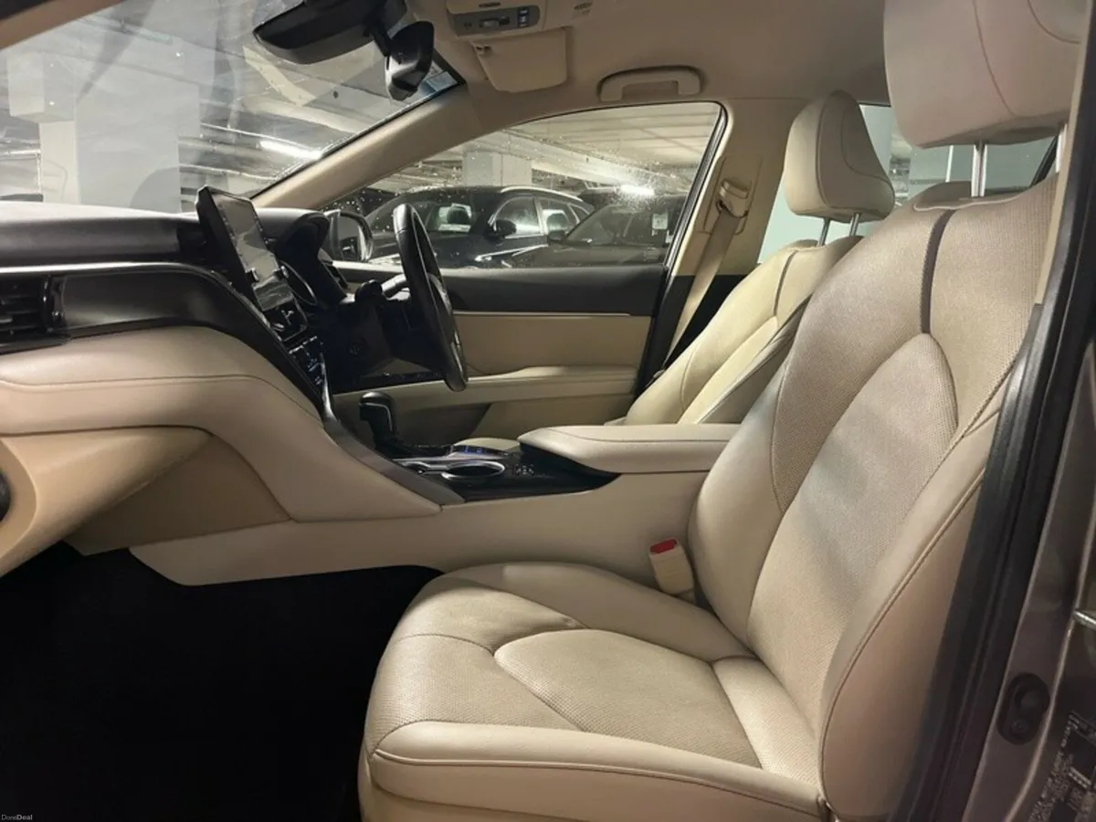 Toyota Camry HYBRID PLATINUM AUTO // FULL LEATHER - Image 6