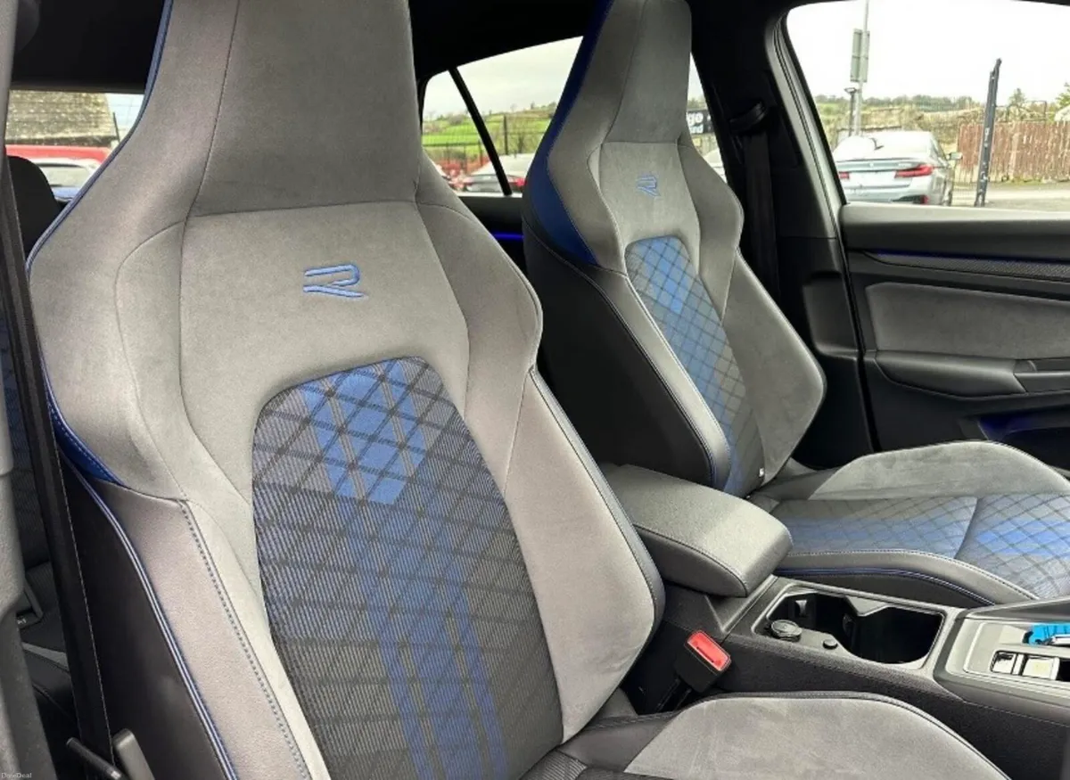 Volkswagen Golf R 2.0 TSI 4 MOTION - Image 4