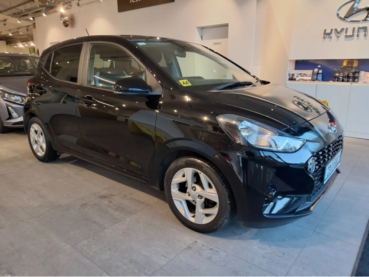 Hyundai i10 DELUXE - Only 16,000 Km - - Image 1