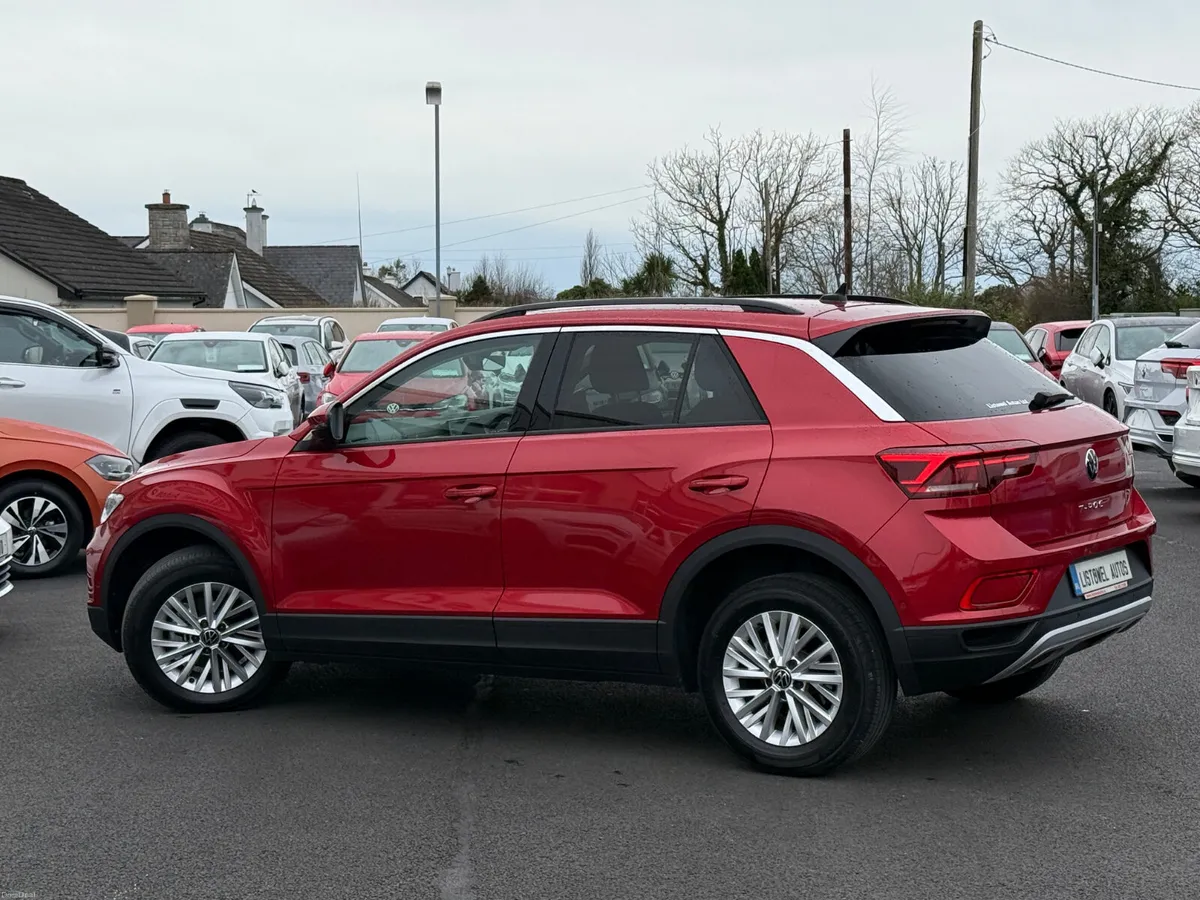 232 VW T-ROC ACTIVE 1.5 PETROL AUTOMATIC - Image 3