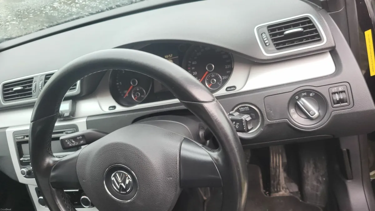 Volkswagen Passat 2012 - Image 3