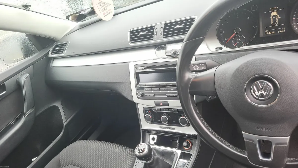 Volkswagen Passat 2012 - Image 4