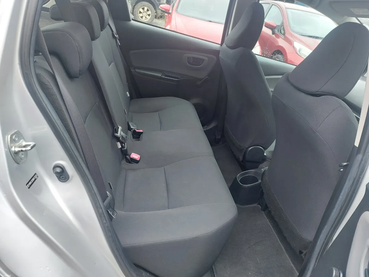 Toyota Yaris 2015 - Image 4