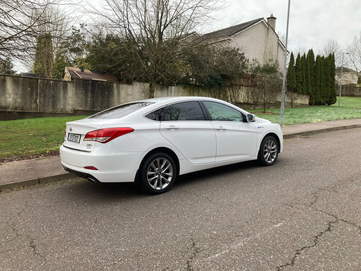 2015 Hyundai i40 1.7 Diesel Saloon - Image 3