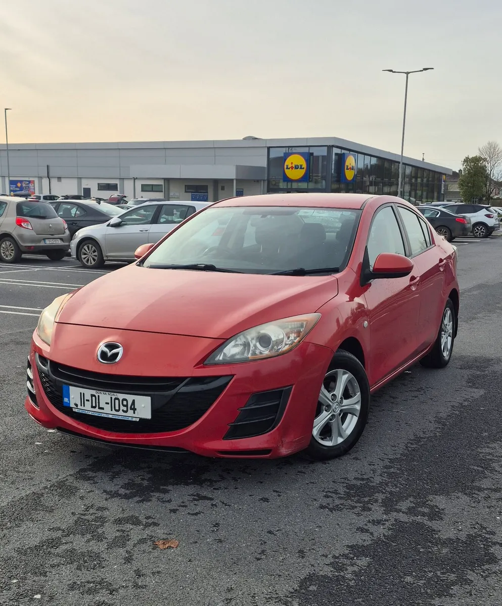 11 MAZDA 3 DIESEL 1.6 NCT & TAX € 2250€ - Image 2
