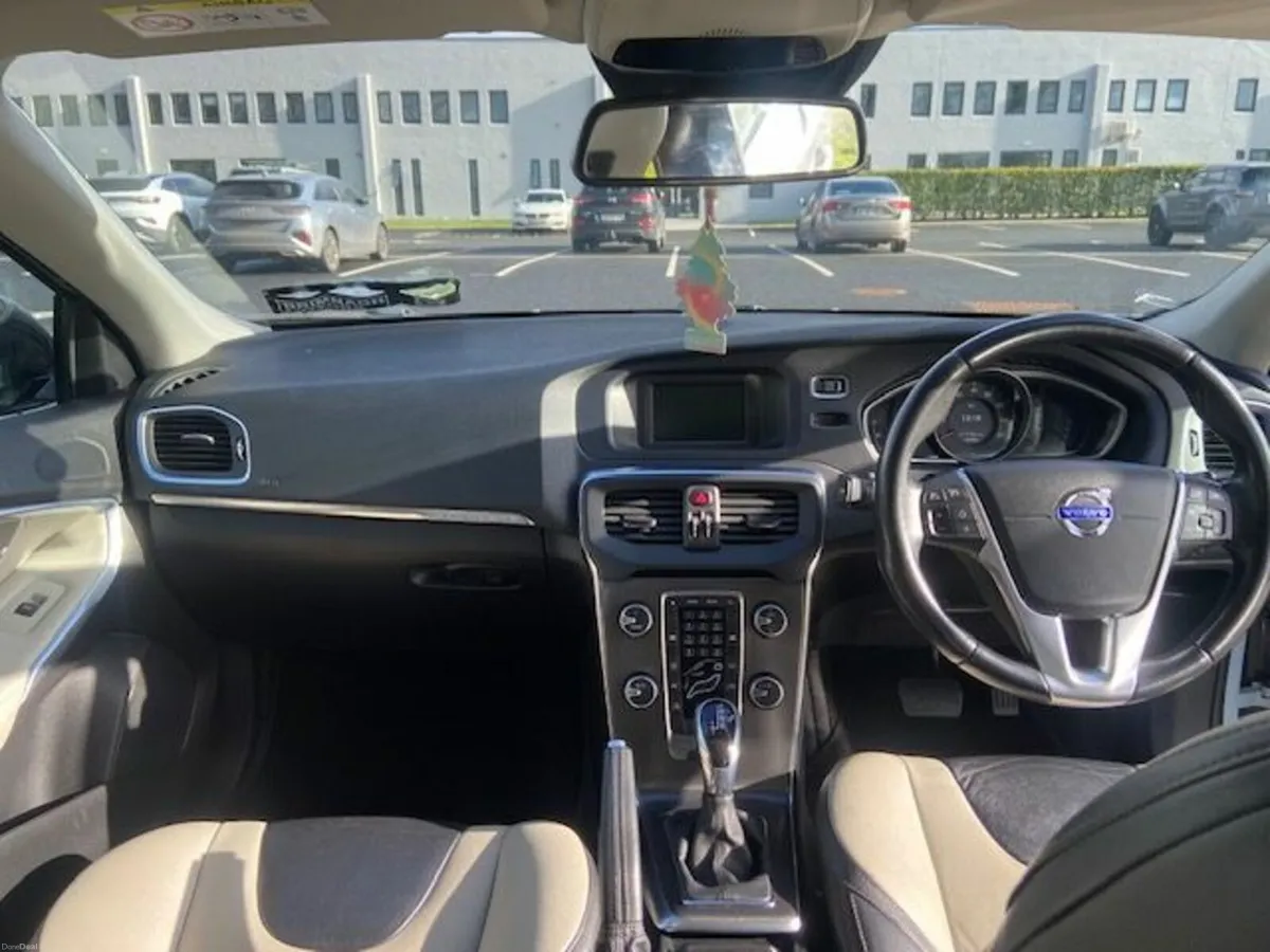 (142) Volvo V40 1.6 D2 CROSS COUNTRY NCT APRIL 27 - Image 4