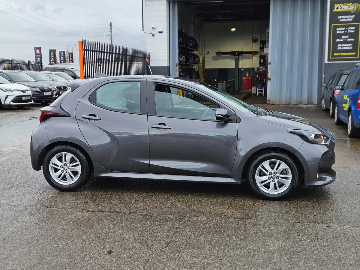 Yaris Hybrid Luna 4DR – Automatic, High Spec - Image 2