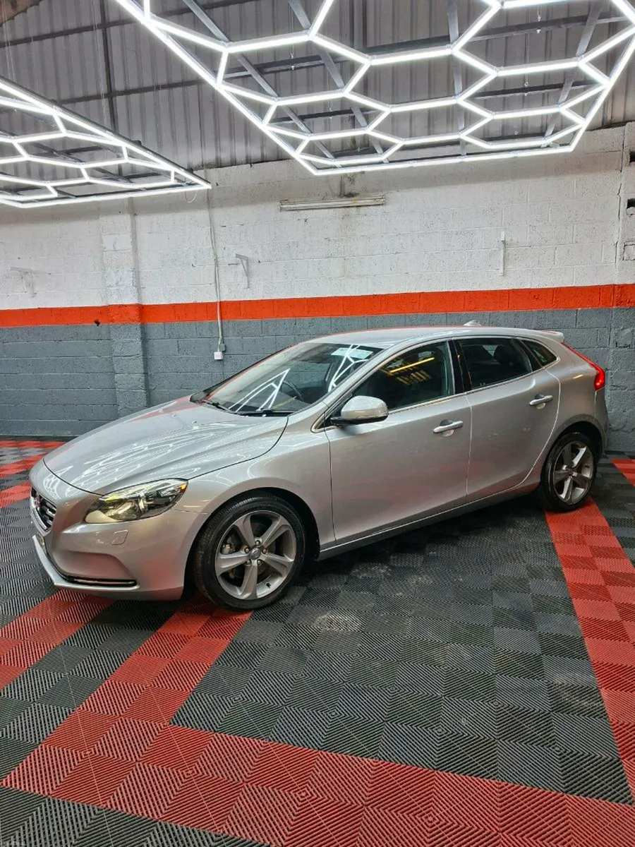 Volvo v40 2014 1.6 petrol automatic - Image 1