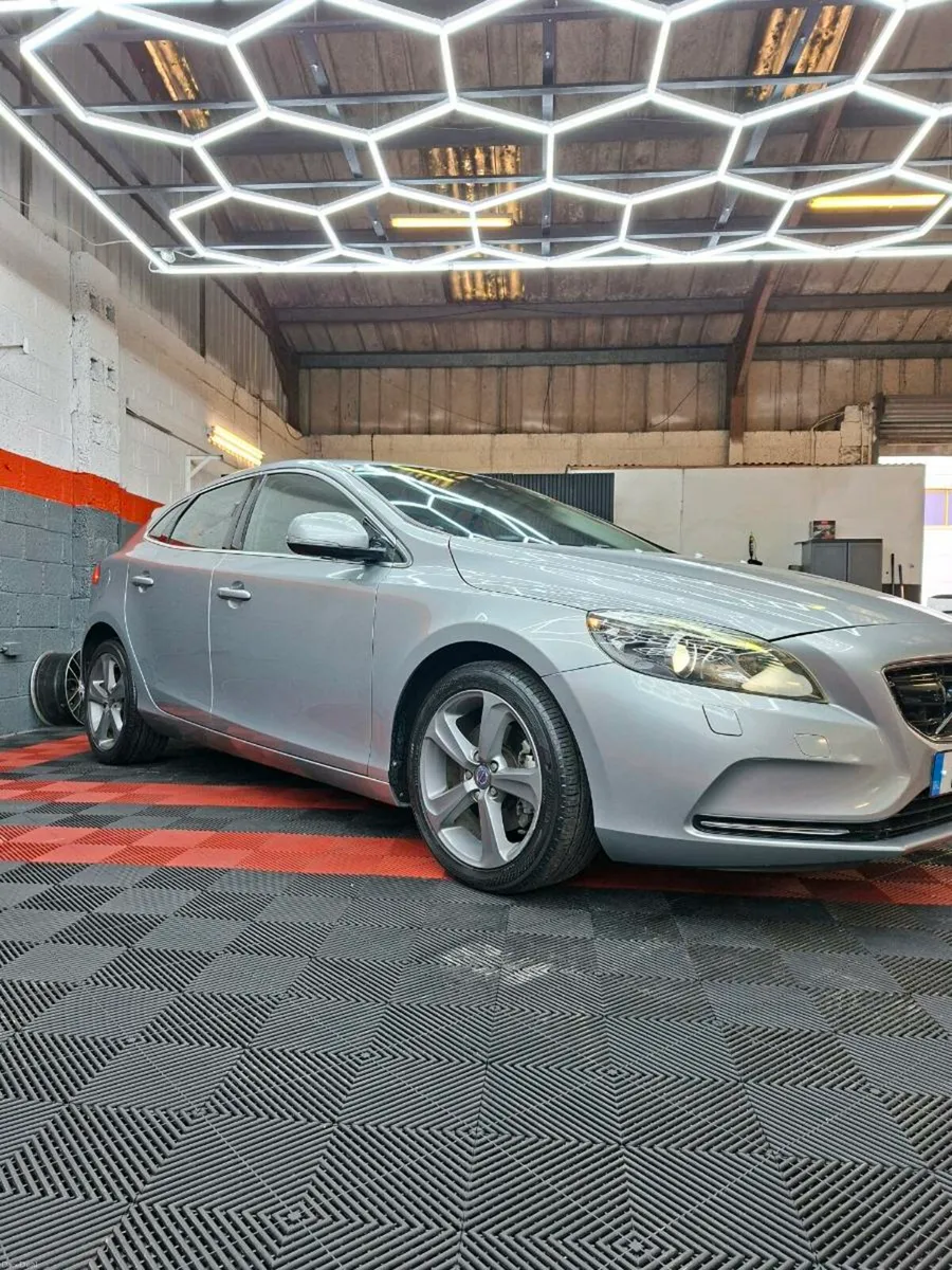 Volvo v40 2014 1.6 petrol automatic - Image 3