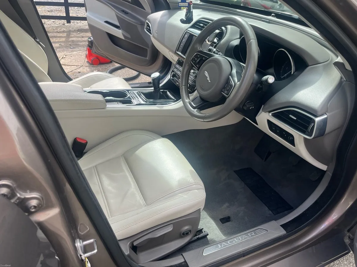 Jaguar XE 2015 Text with Offers - Image 2