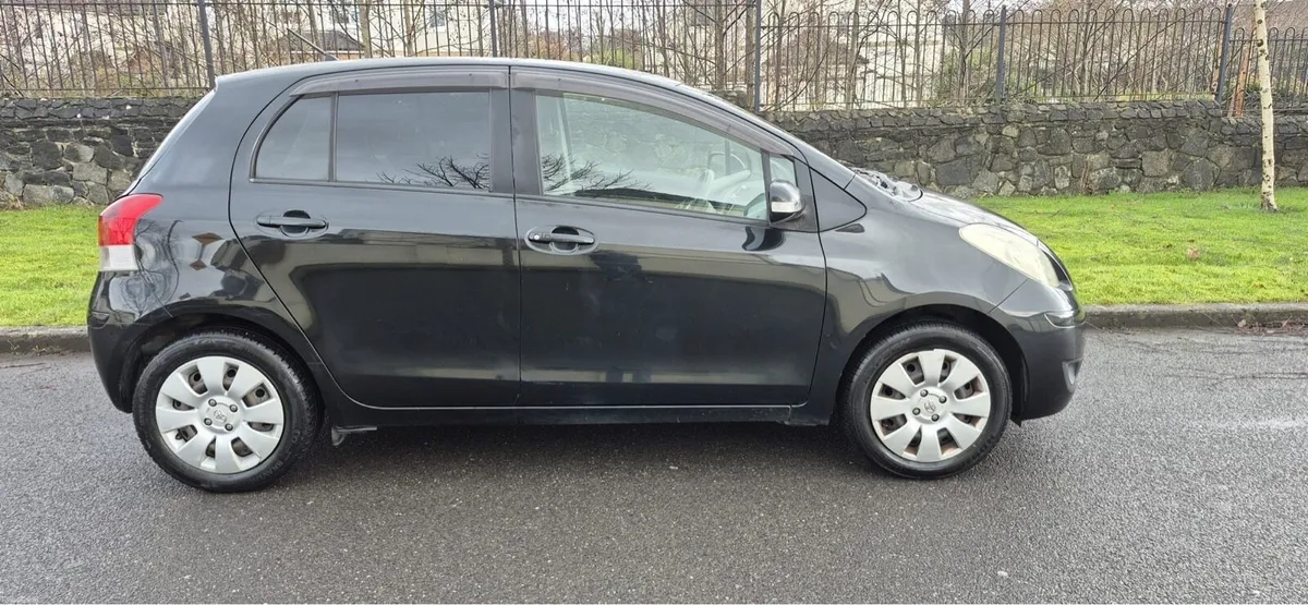 09 Toyota Vitz Auto New NCT and taxed - Image 2