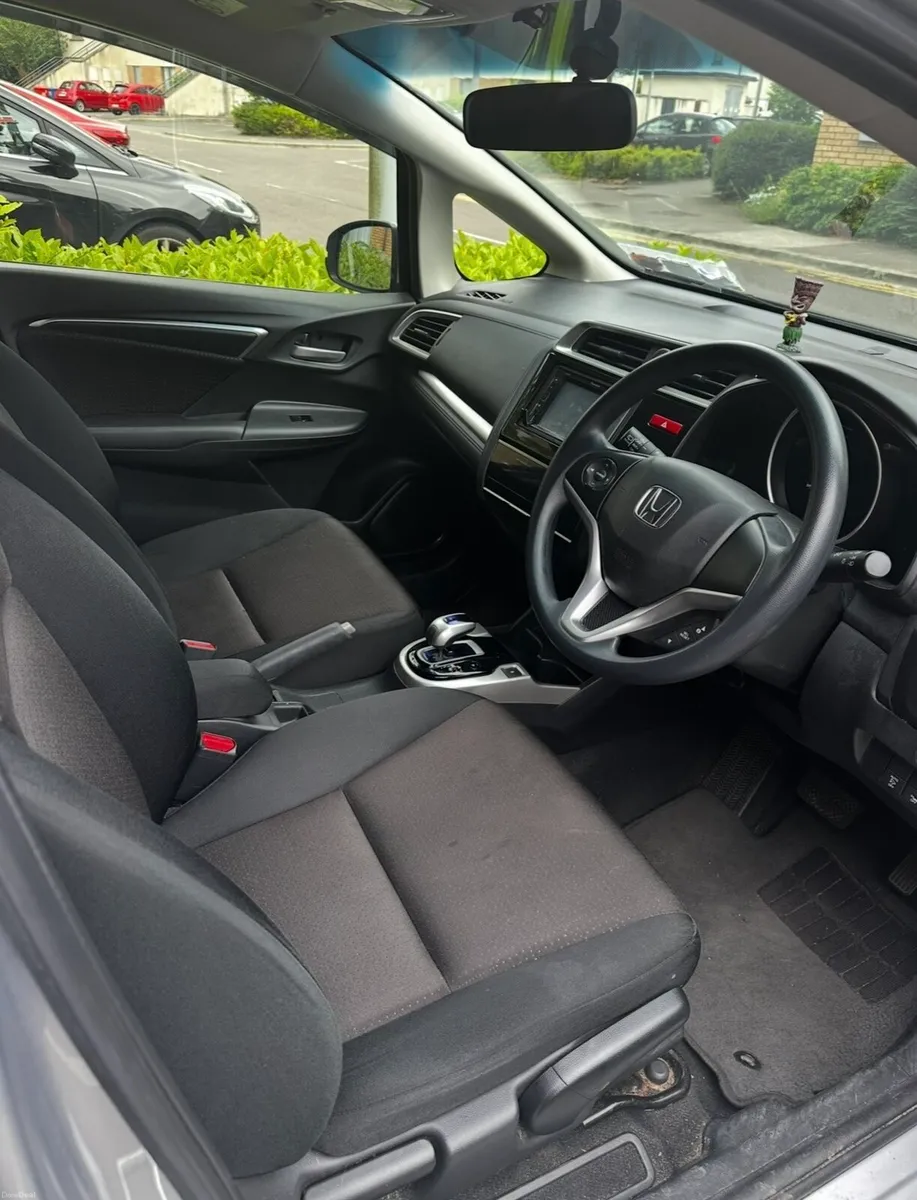 Honda Fit Hybrid 2016 automatic - Image 2