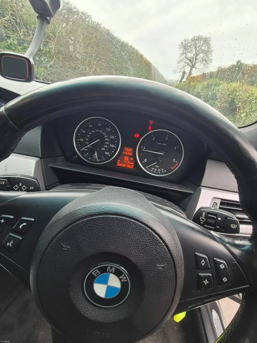 BMW 5-Series 2009 - Image 2