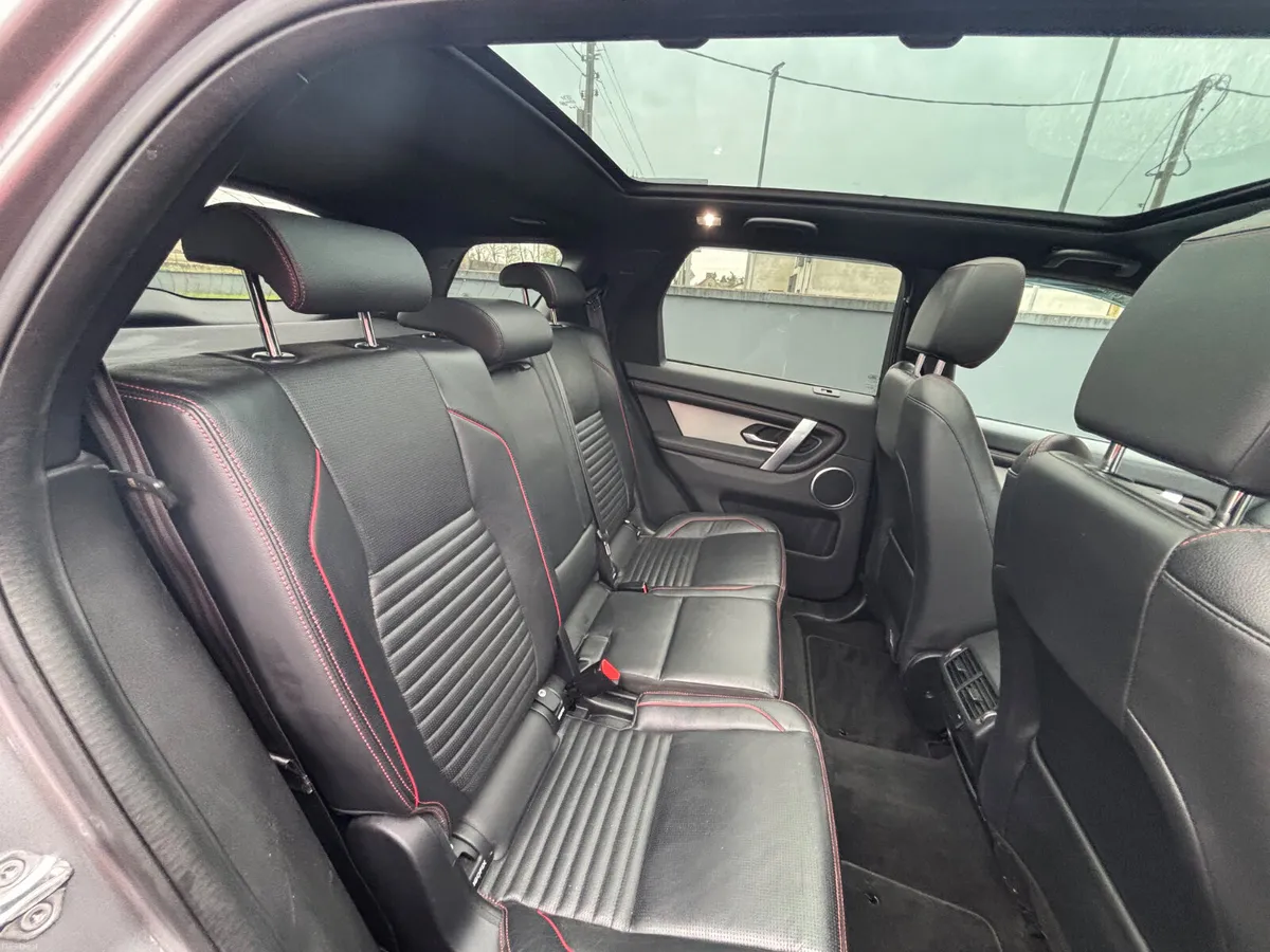 2021 Land Rover Discovery Sport SE BLACK PACK - Image 6