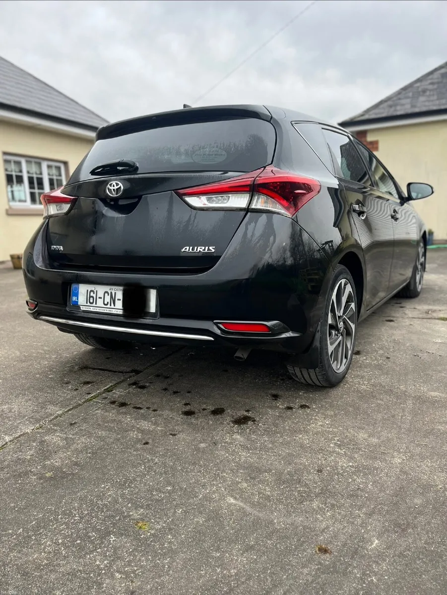 Toyota Auris 2016 - Image 2