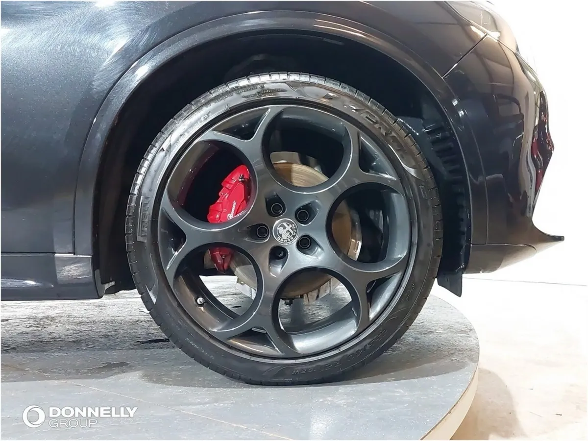 Alfa Romeo Stelvio Stelvio Diesel Estate Veloce - Image 4