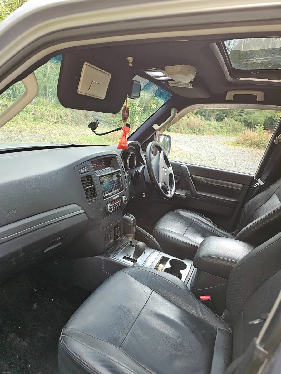 Mitsubishi Pajero 2015 - Image 3