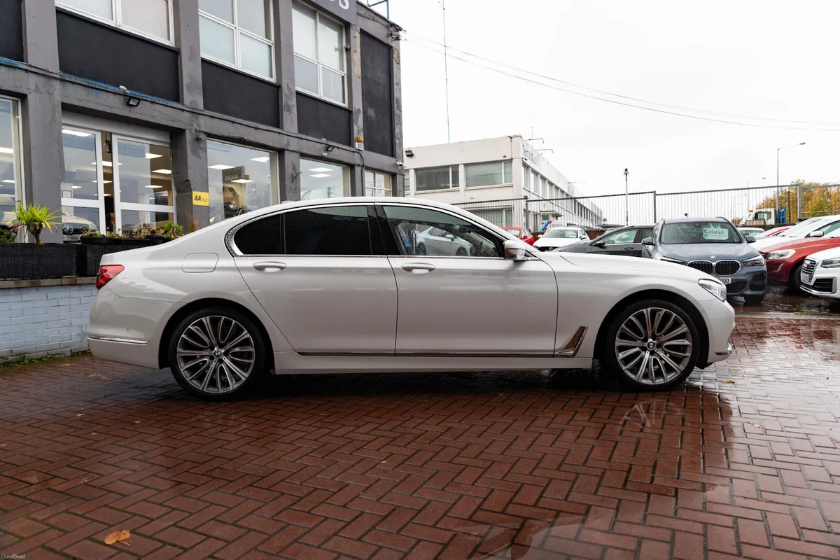 740D X-DRIVE EXECUTIVE PLUS 4DR SALOON LOADED WITH - Image 2