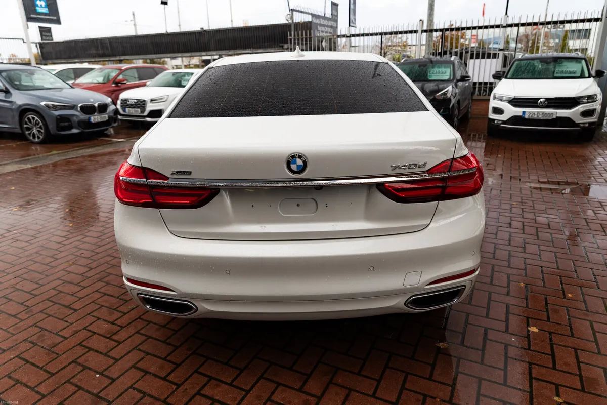 740D X-DRIVE EXECUTIVE PLUS 4DR SALOON LOADED WITH - Image 4