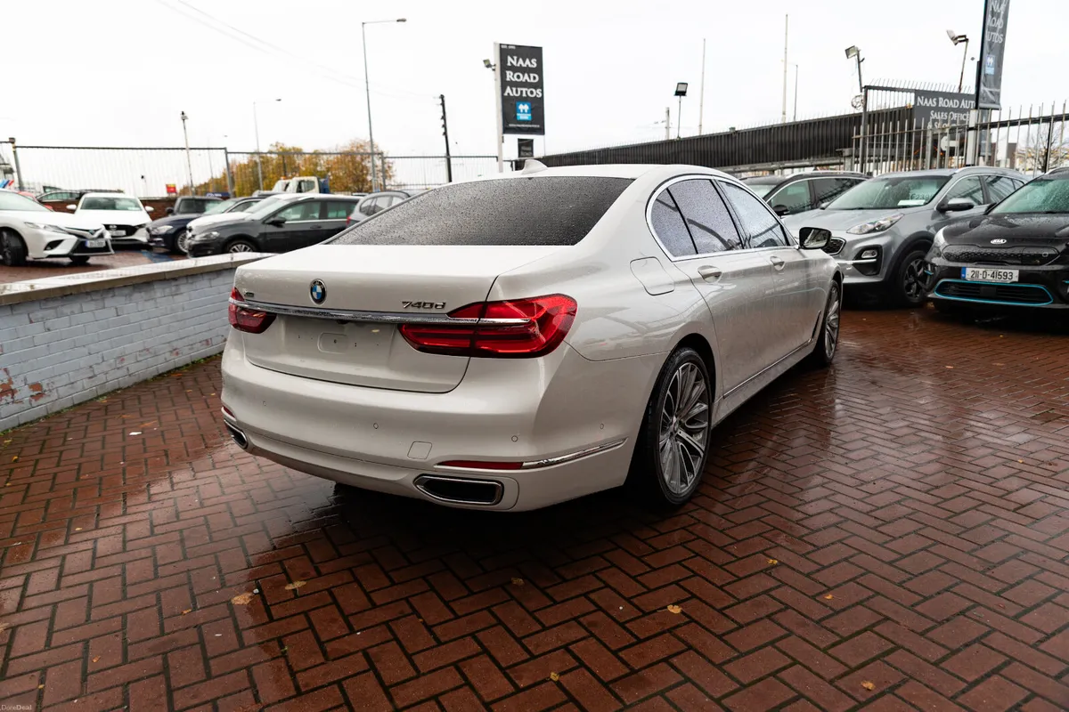 740D X-DRIVE EXECUTIVE PLUS 4DR SALOON LOADED WITH - Image 3