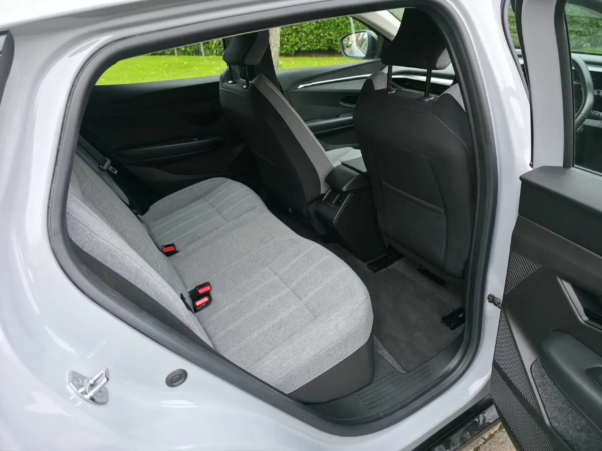 Renault Megane 2023 - long range model - Image 4