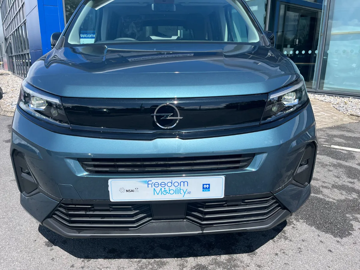Opel Combo Wheelchair Accessible - Image 2