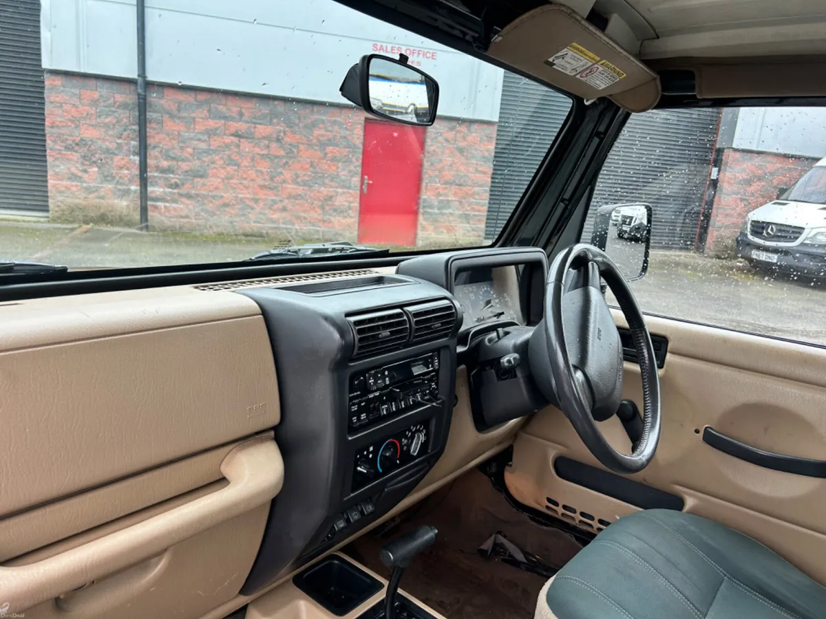 Jeep Wrangler Sahara V6 Auto - Image 4