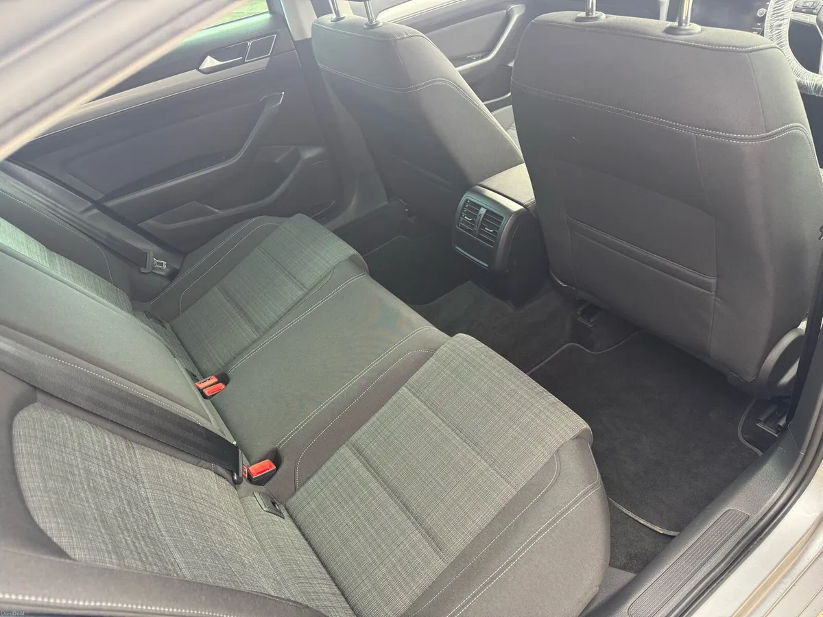 VW Passat - Image 4