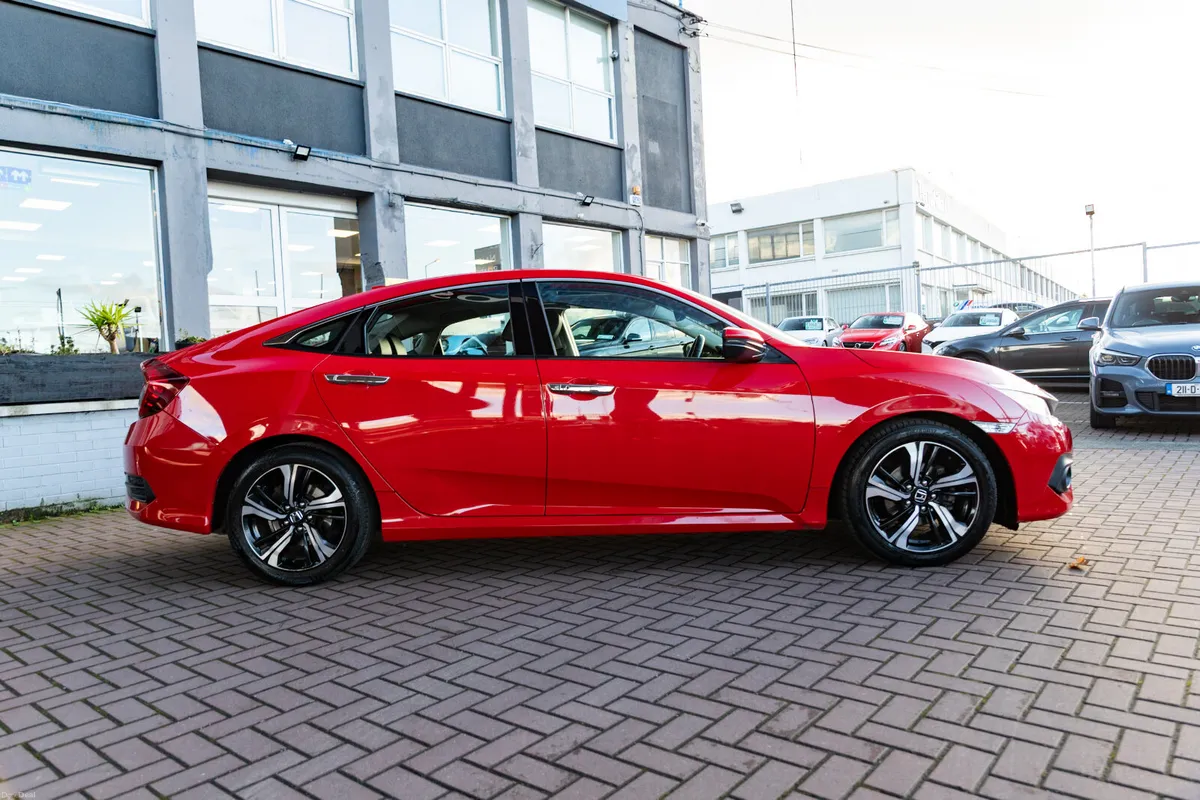 Honda Civic 1.0 124BHP PREMIUM SALOON  // ONLY 76, - Image 2