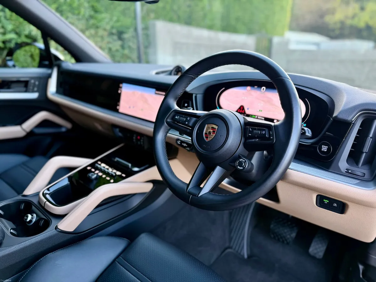 Porsche Cayenne new model great spec - Image 4