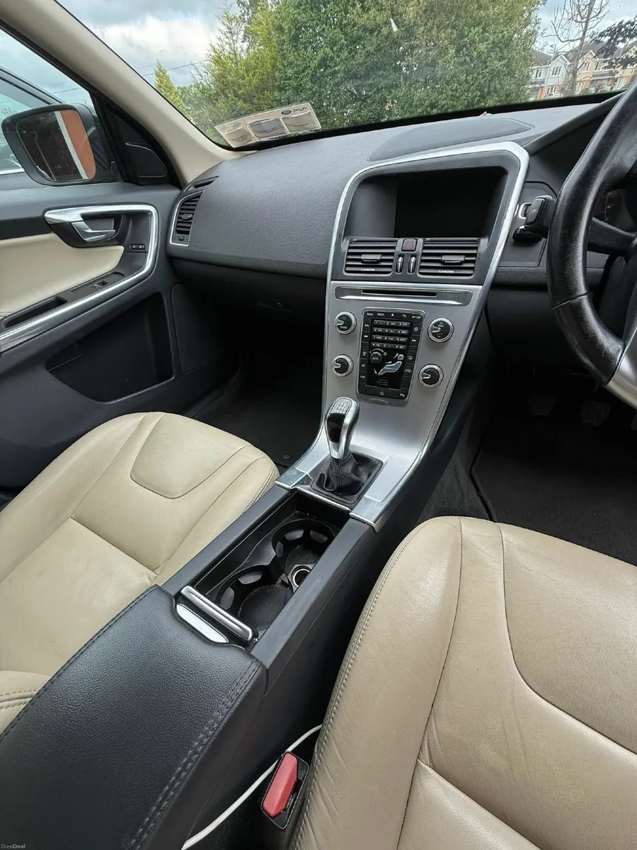 Volvo XC60 2017 - Image 4