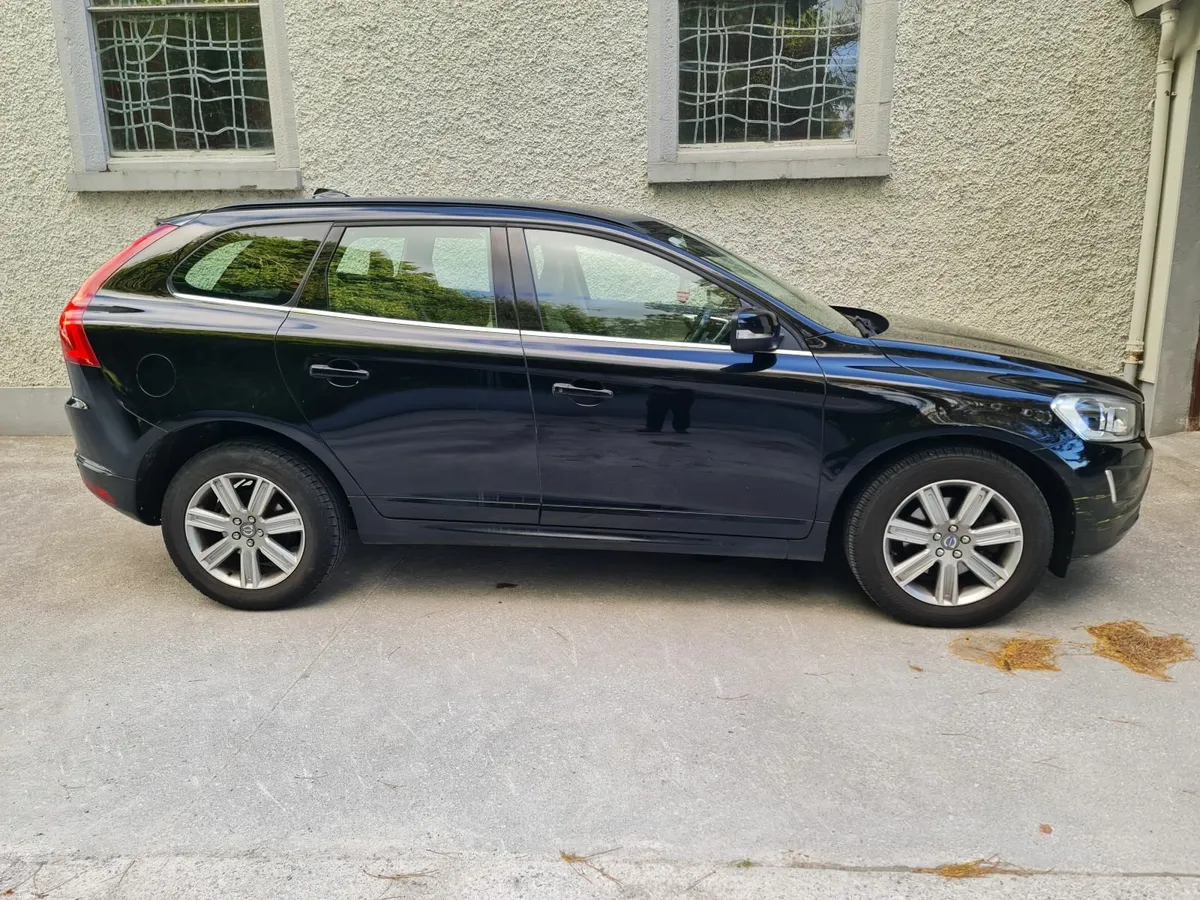 Volvo XC60 2017 - Image 2