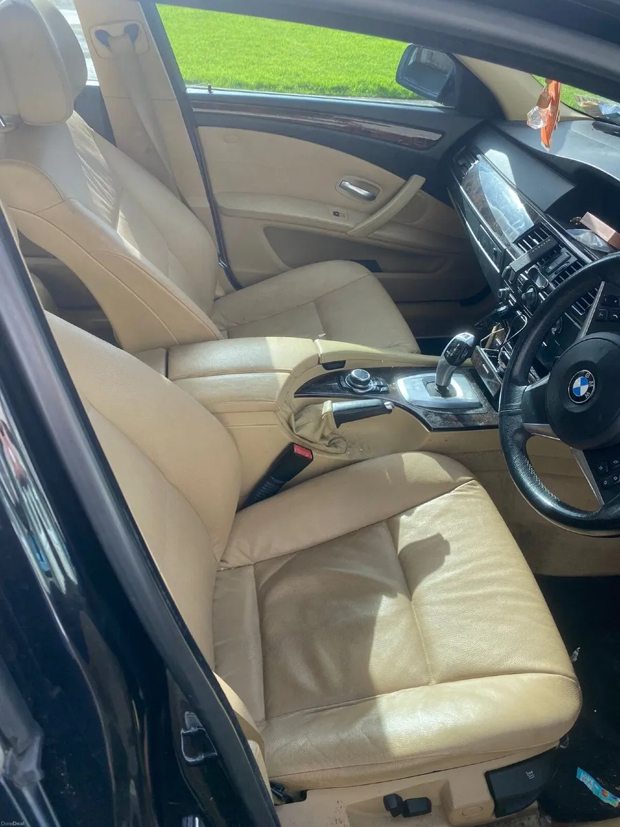 BMW 5-Series 2009 - Image 2