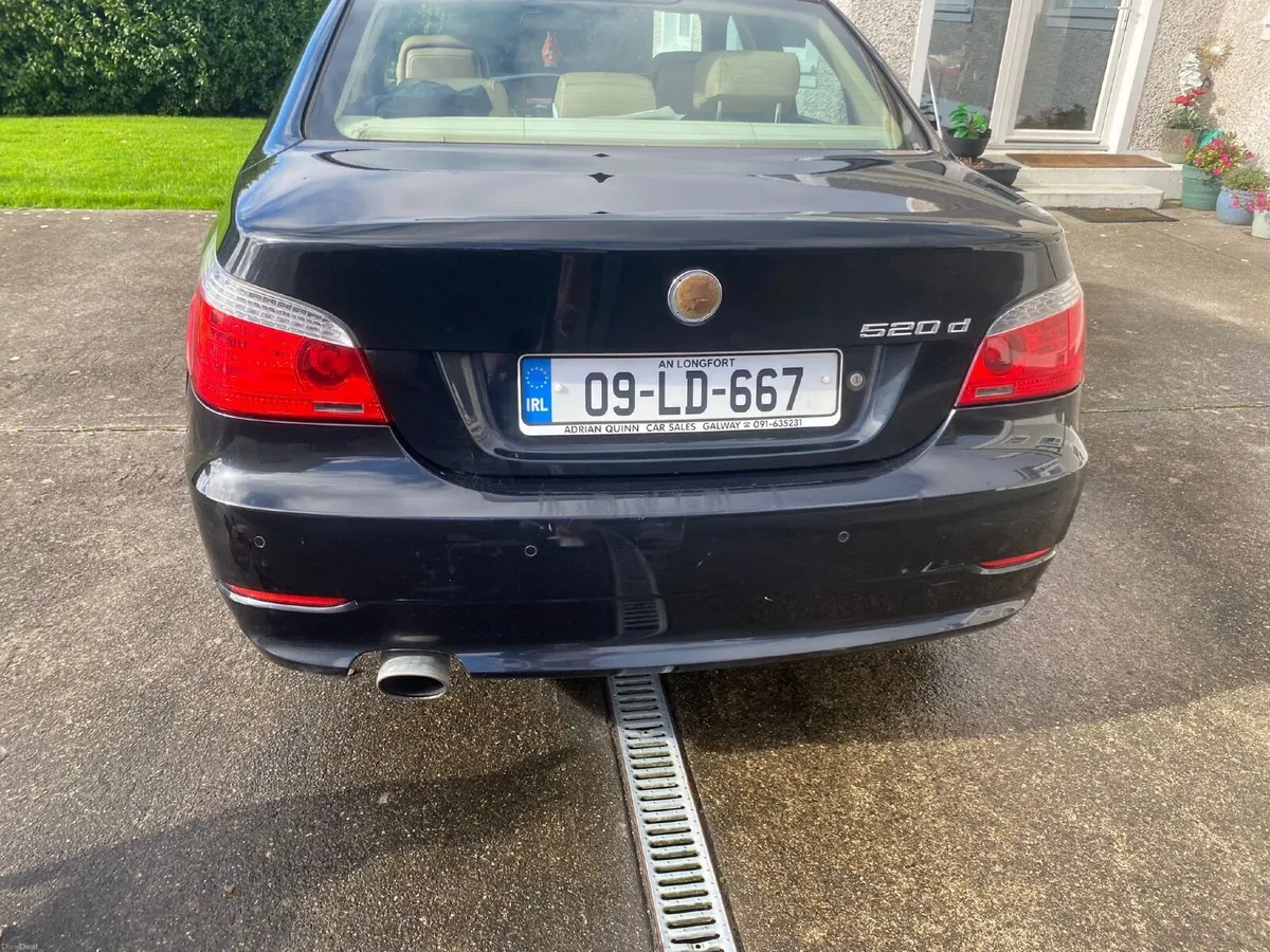 BMW 5-Series 2009 - Image 3