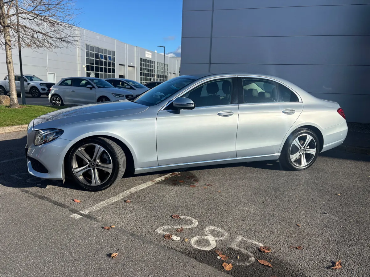 171 Mercedes-Benz E-Class E220 Avantgarde Auto. - Image 2