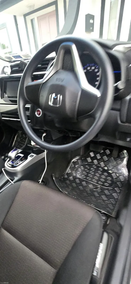 2016 Honda fit - Image 4