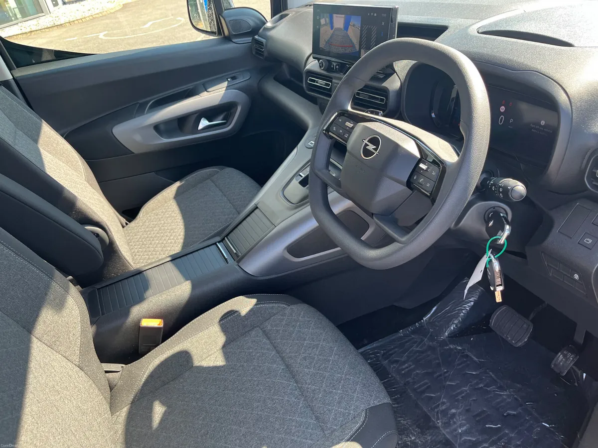 Opel Combo Auto Wheelchair Accessible - Image 4