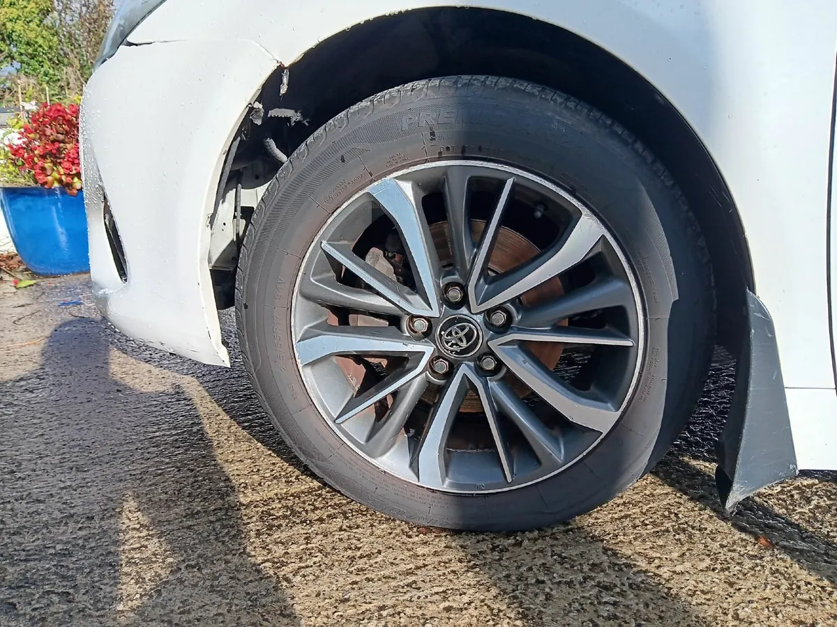 Toyota Avensis 2017 - Image 2