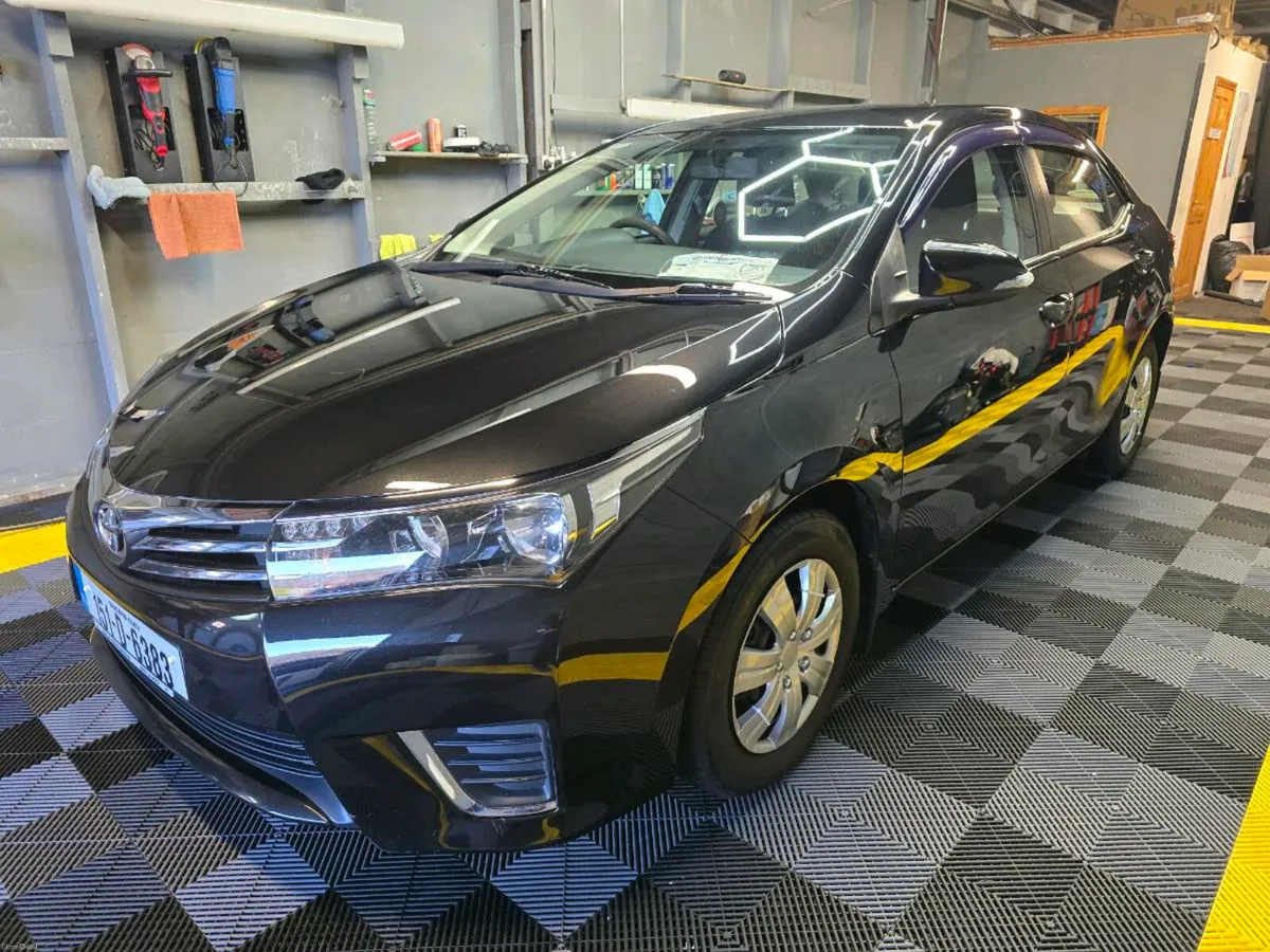 Toyota corolla - Image 2