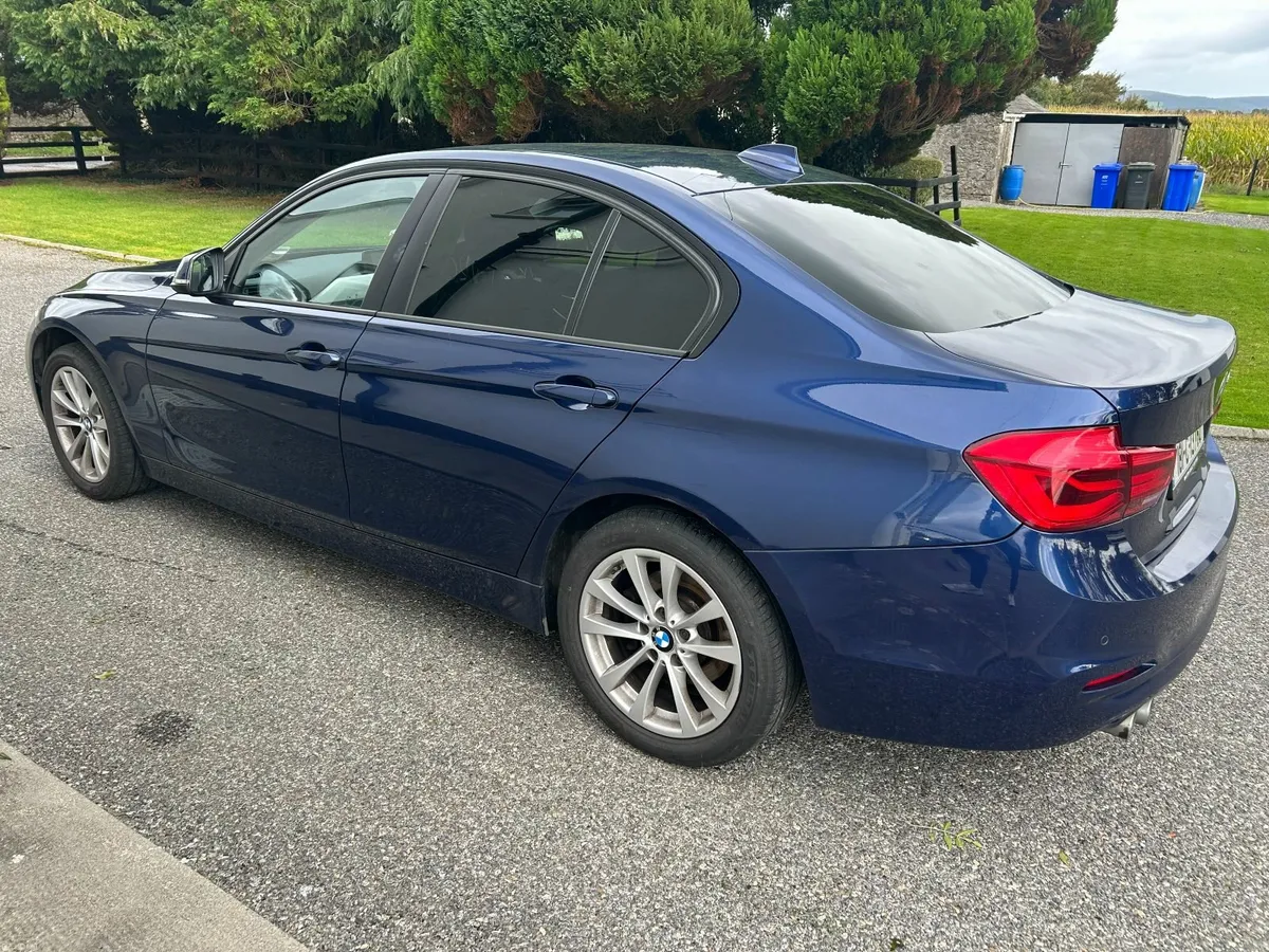 BMW 3-Series 2018 - Image 3