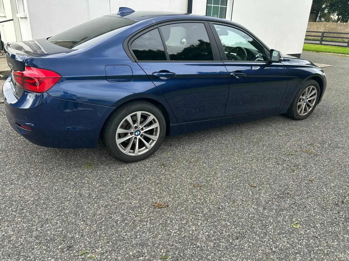 BMW 3-Series 2018 - Image 2